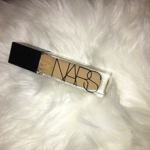 NARS Radiant long wear Foundation